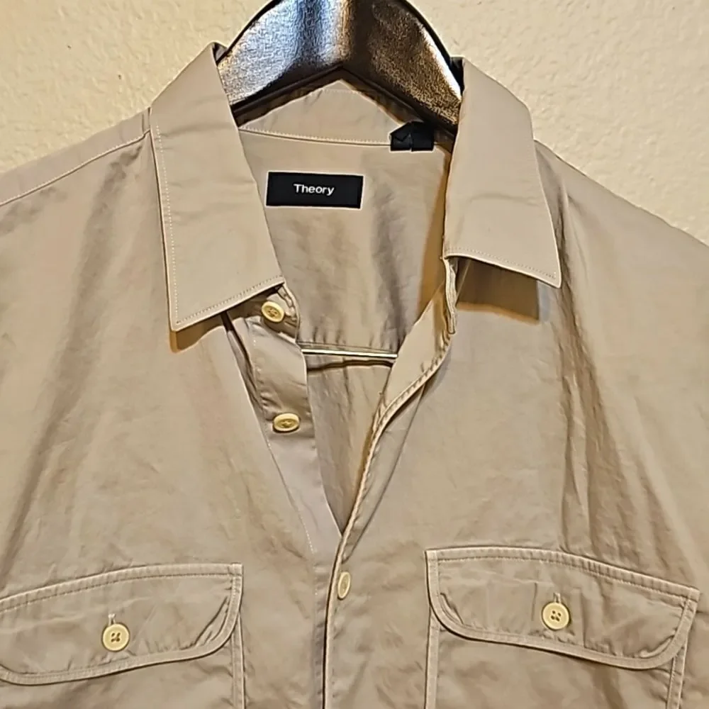 THEORY BUTTON DOWN SHIRT SIZE MEDIUM‎